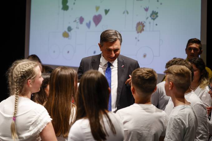 Predsednik Republike Slovenije Borut Pahor se je danes udeležil prireditve »Pustite nam ta svet«, ki so jo ob 60. obletnici organizirane vzgoje in izobraževanja otrok in mladostnikov s posebnimi potrebami na Goriškem priredili učenci in zaposleni Osnovne šole Kozara Nova Gorica